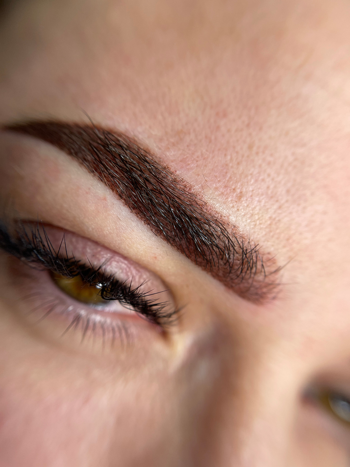 Micropigmentare sprâncene