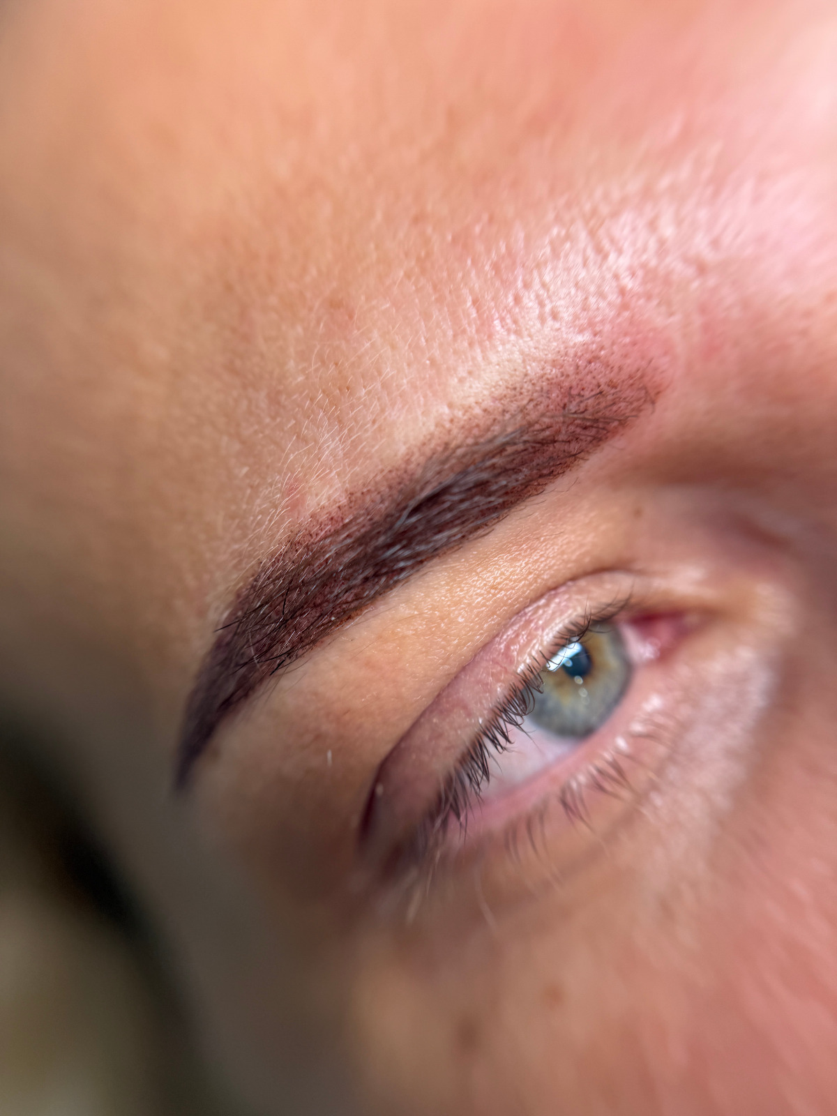 Micropigmentare sprâncene