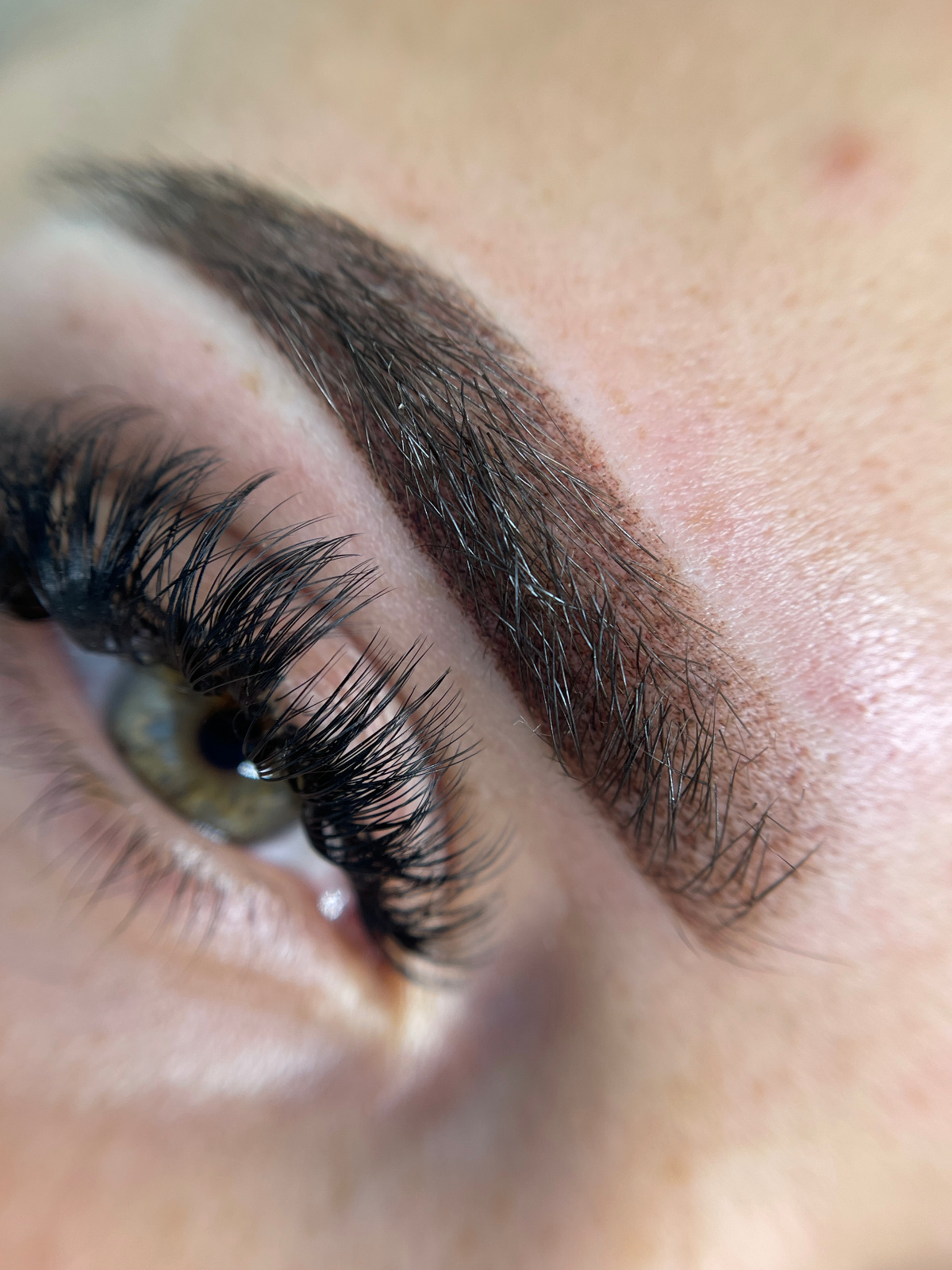 Micropigmentare sprâncene